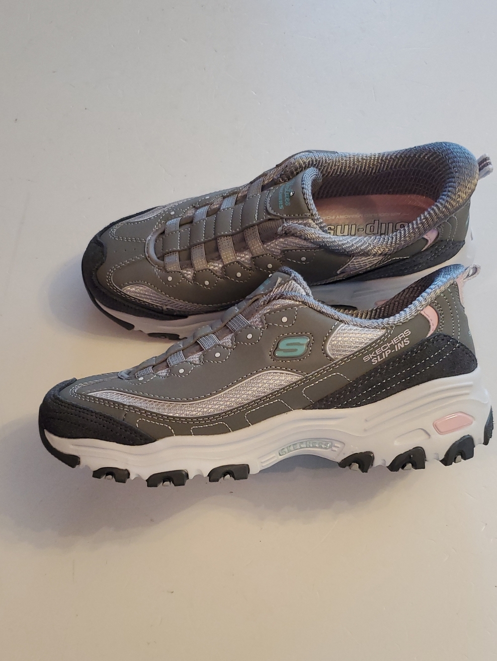 Skechers Women’s Gray and Pink Slip-Ins Sporty Sneakers SZ 7 NEW.